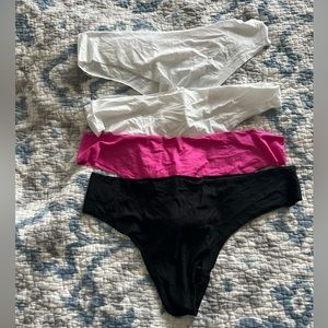 Commando Women's Butter Mid-Rise Thong 4 Pack
Size: L
[New]
Made in USA